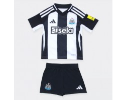 Newcastle United Replika Babytøj Hjemmebanesæt Børn 2024-25 Kortærmet (+ Korte bukser)